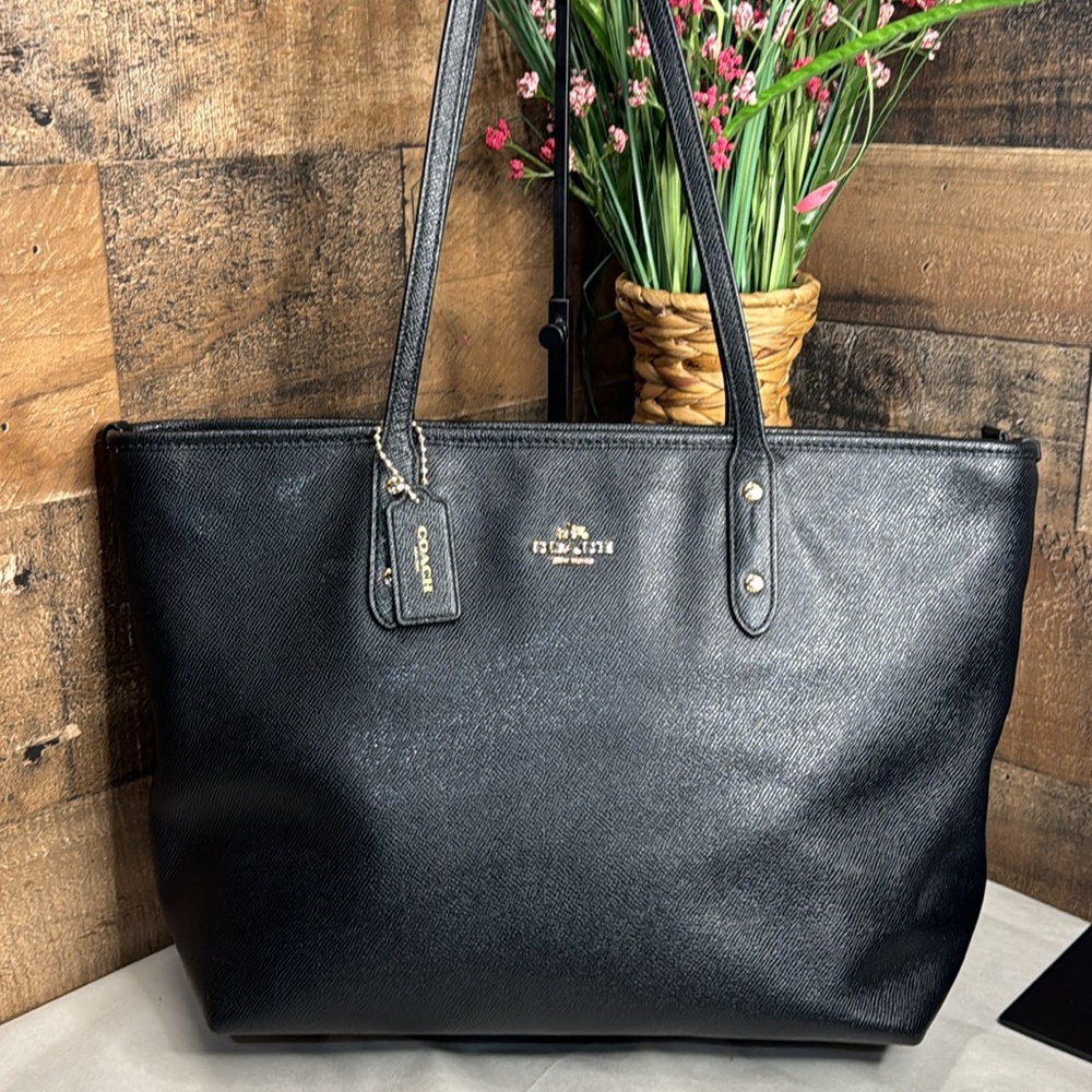 Coach (F58846) City Black Crossgrain Leather Tote